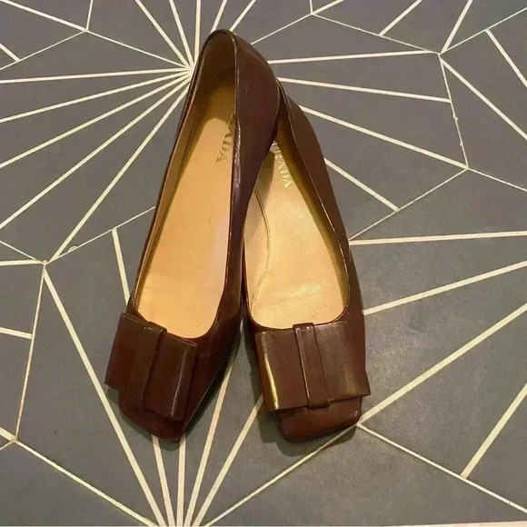 Patient leather brown Prada flats - Picture 3 of 6